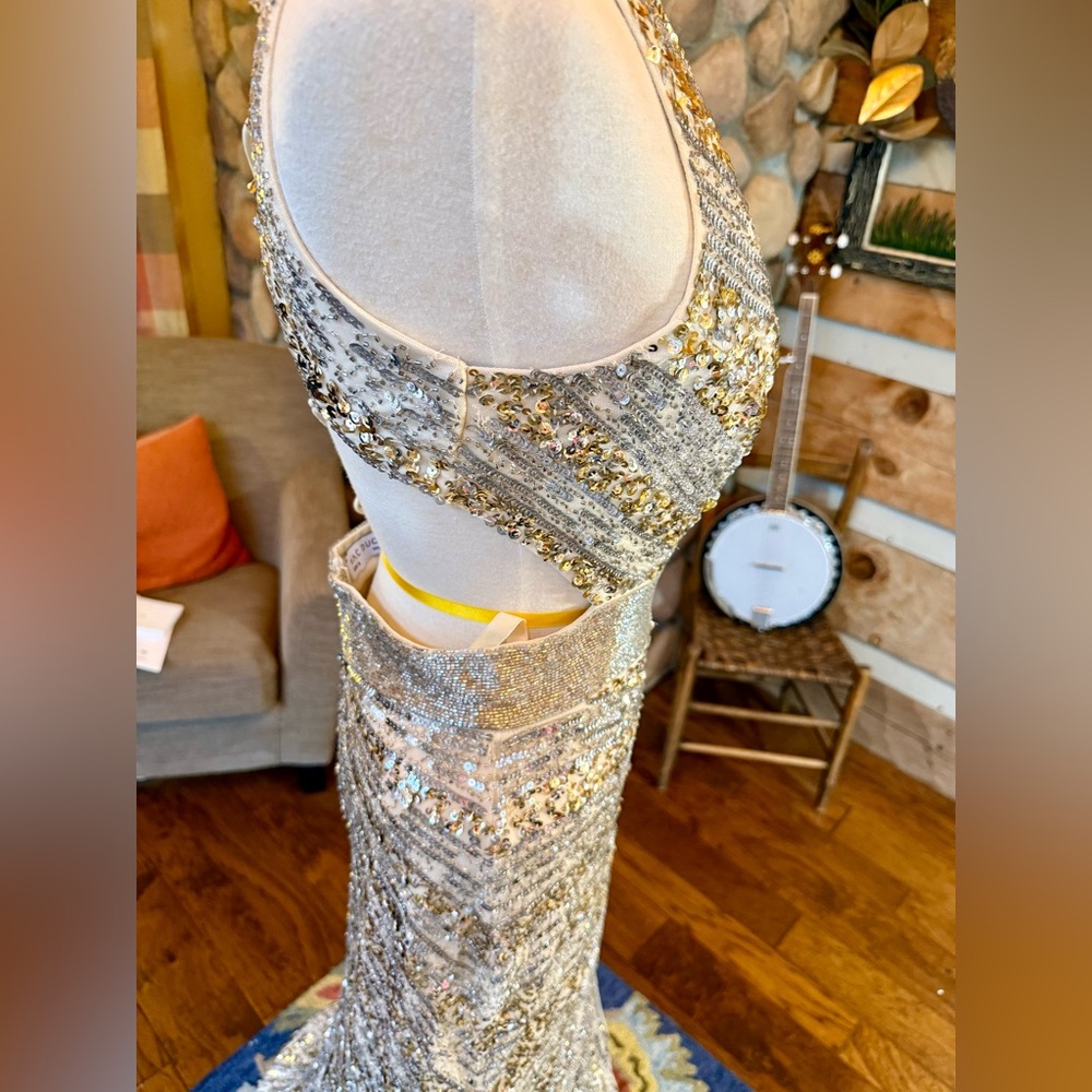 Mac Duggal Gold Sequin One-Shoulder Maxi Dress 8 - Picture 10 of 14